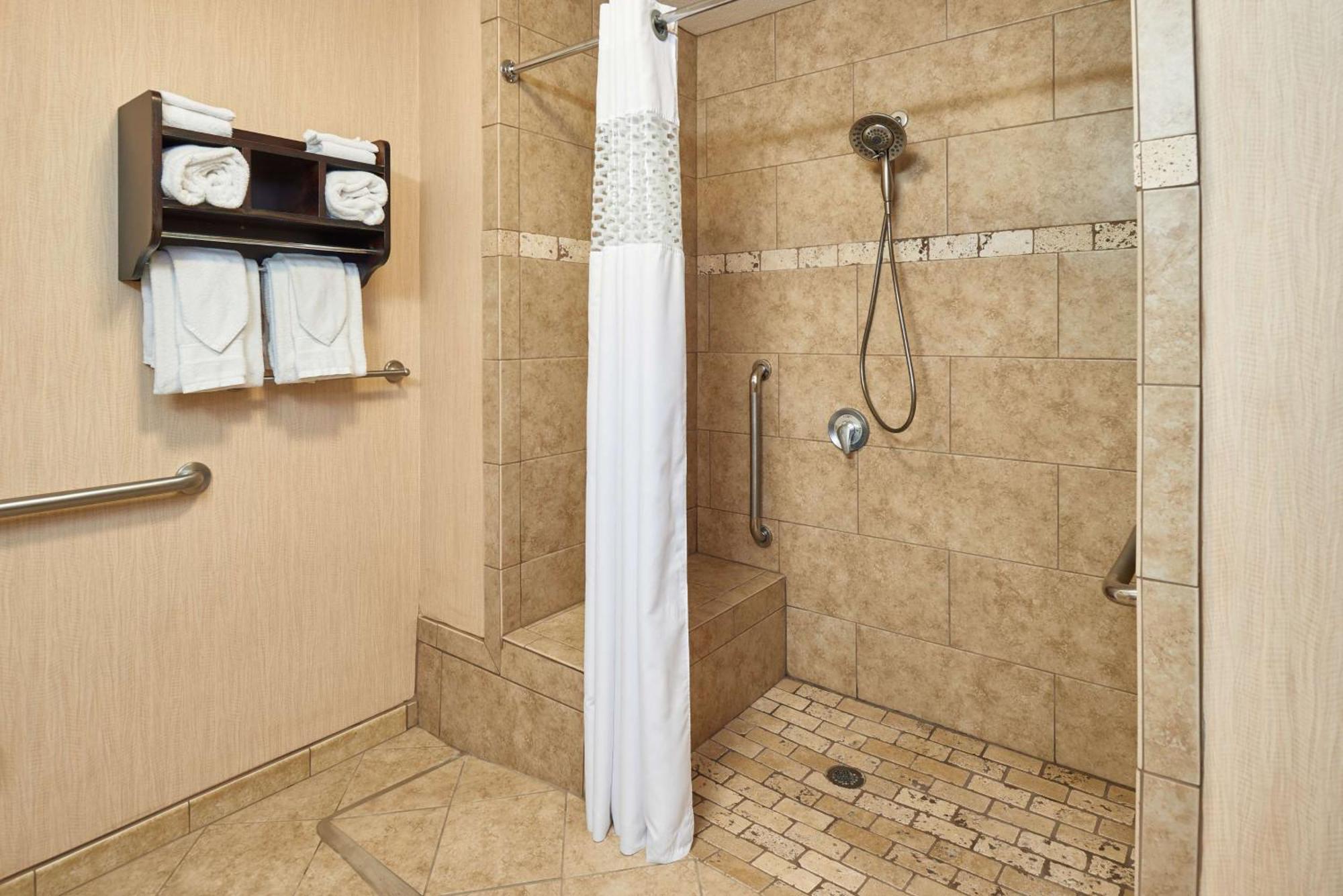 King Room with Roll-In Shower - Mobility and Hearing Access/Non-Smoking,1552154668:JPEG