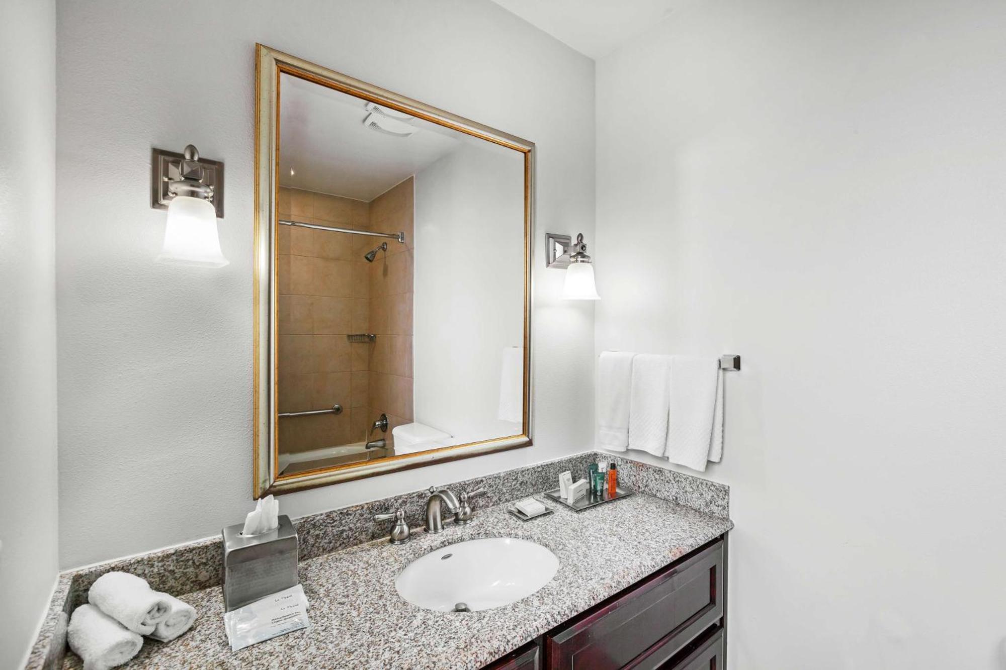 King Room with Sofa Bed,1557829393:JPEG