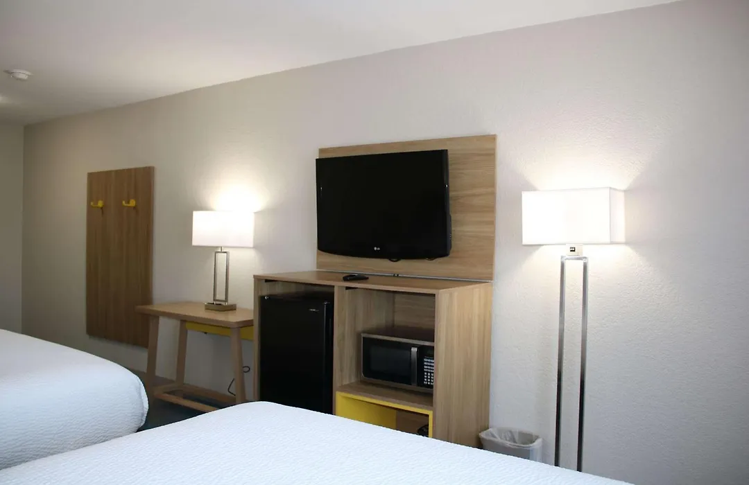 Days Inn By Wyndham Waco University Area-1