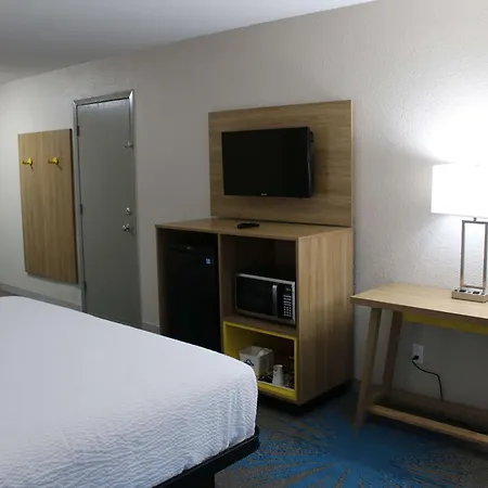 Days Inn By Wyndham Waco University Area-3