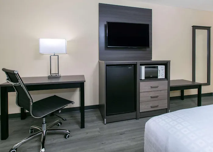 Days Inn By Wyndham Waco Near Downtown University