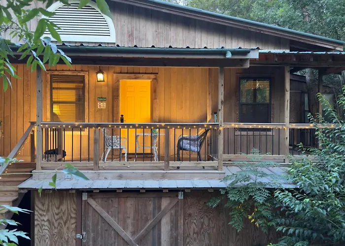 Pet Friendly hotel: Bed & Breakfast On White Rock Creek