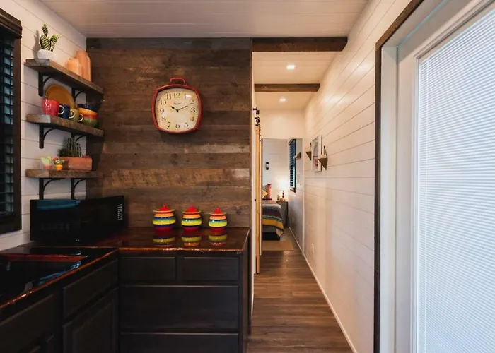 Vacation home: The Hacienda Beautiful New Container Home 12 Min To Magnolia